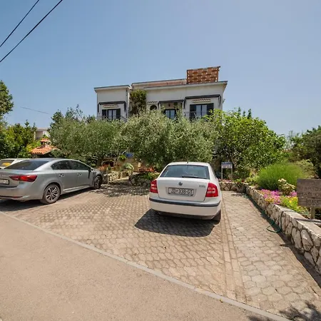 Apartments And Rooms By The Sea Vrsi - Mulo, Zadar - 5848 3*