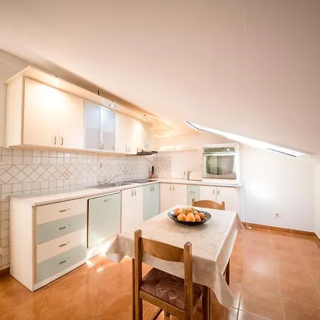 Apartments And Rooms By The Sea Vrsi - Mulo, Zadar - 5848 Gasthof 3*