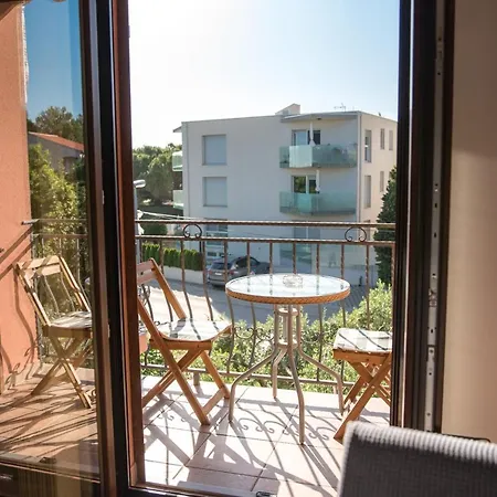 Apartments And Rooms By The Sea Vrsi - Mulo, Zadar - 5848 Gasthof Vrsi