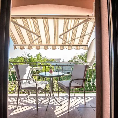 Apartments And Rooms By The Sea Vrsi - Mulo, Zadar - 5848 Gasthof Vrsi